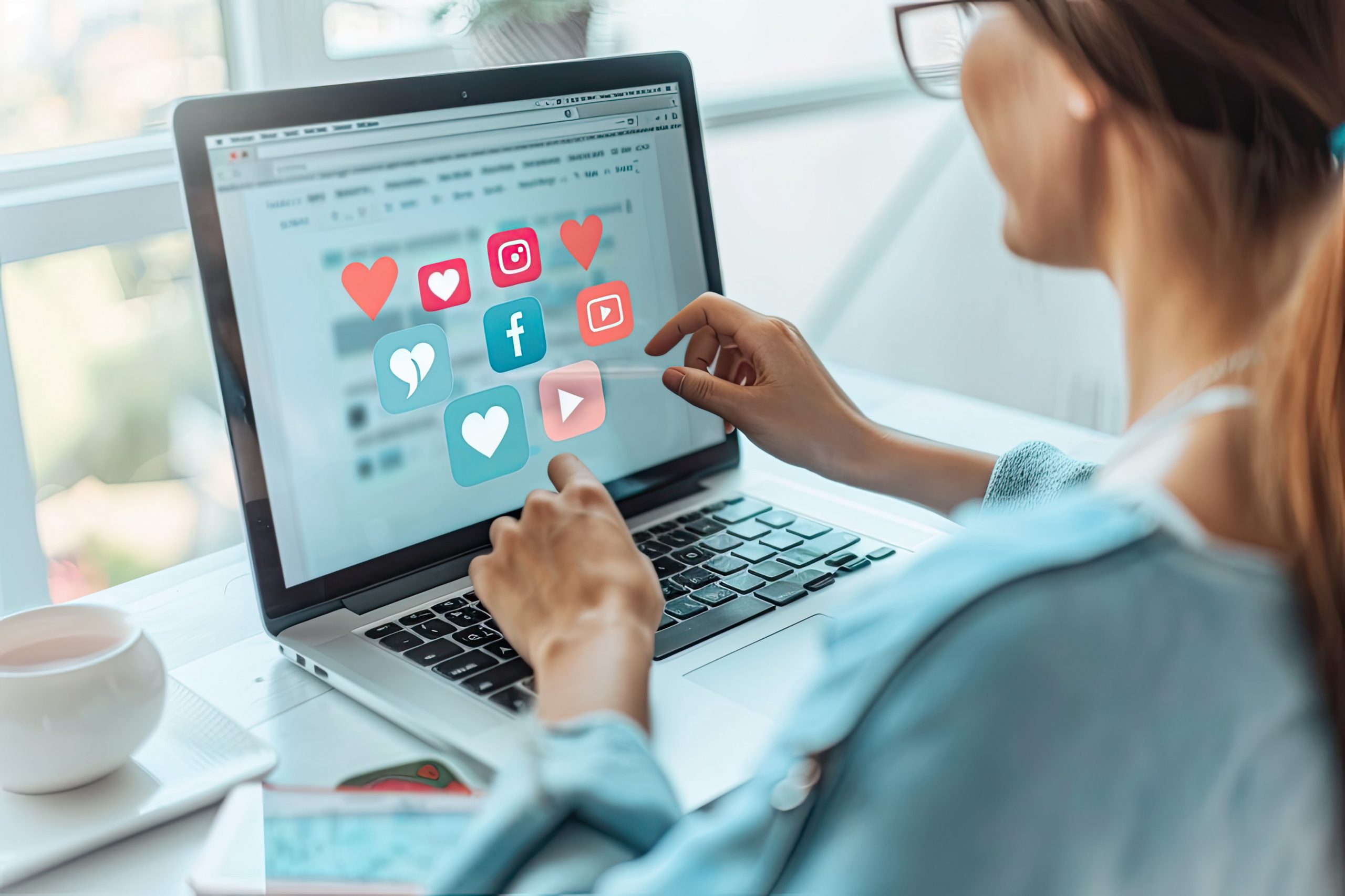 Strategie e strumenti per la valorizzazione di prodotti e servizi sul web e social