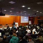 plenaria evento con studenti superiori